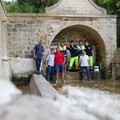 Fontana San Francesco al lavoro i volontari