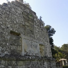 l epitaffio a memoria dell antica via appia che conduceva in oriente