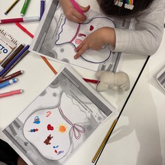 “Di cosa è fatto un abbraccio”: a Spinazzola un laboratorio artistico e letture animate