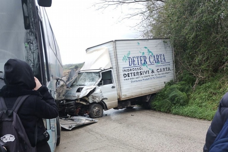 Incidente camion pullman