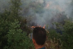 Incendi di sterpaglie, l'appello dei vigili del fuoco: «I comuni si attivino»