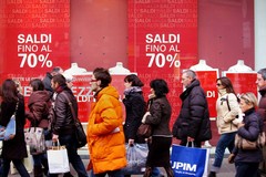 Saldi, la Puglia posticipa la chiusura «per sostenere la ripresa del commercio»