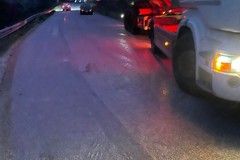 Strada ghiacciata, viabilità complicata per i mezzi pesanti