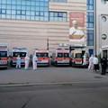 Dieci ambulanze in attesa del turno, dieci pazienti in attesa di cure