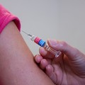 Vaccino, al via terza dose anche per la fascia 12-17 anni