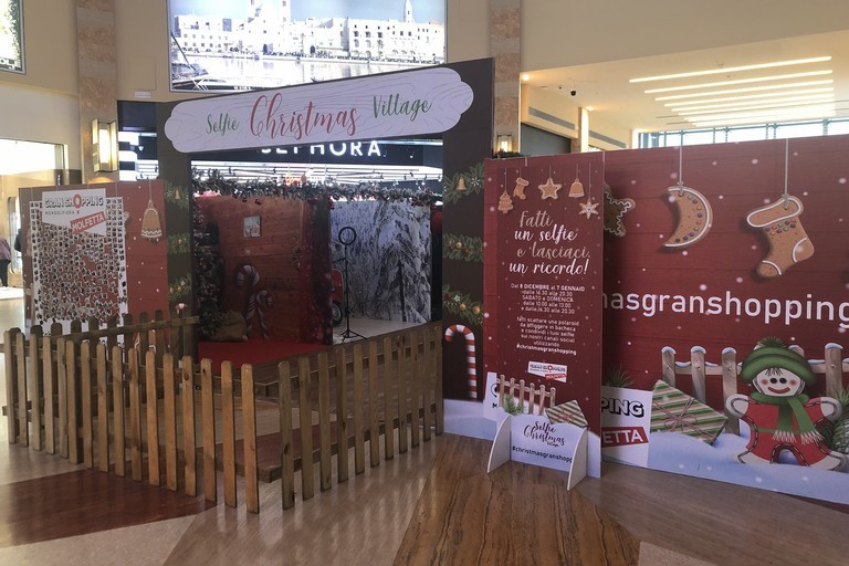 Gran Shopping Christmas Village