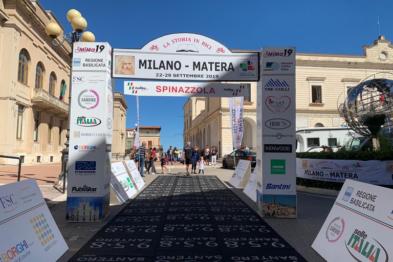 La pedalata culturale da Milano a Matera ha fatto tappa a Spinazzola